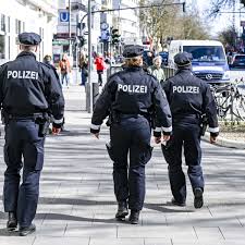 Nach einer Pro-Palästina-Mahnwache am Brandenburger Tor berichtet die Polizei von Angriffen auf ihre Einsatzkräfte.